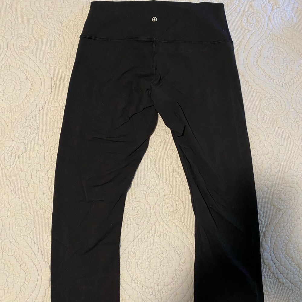 Black LULULEMON Wunder Under leggings 21”